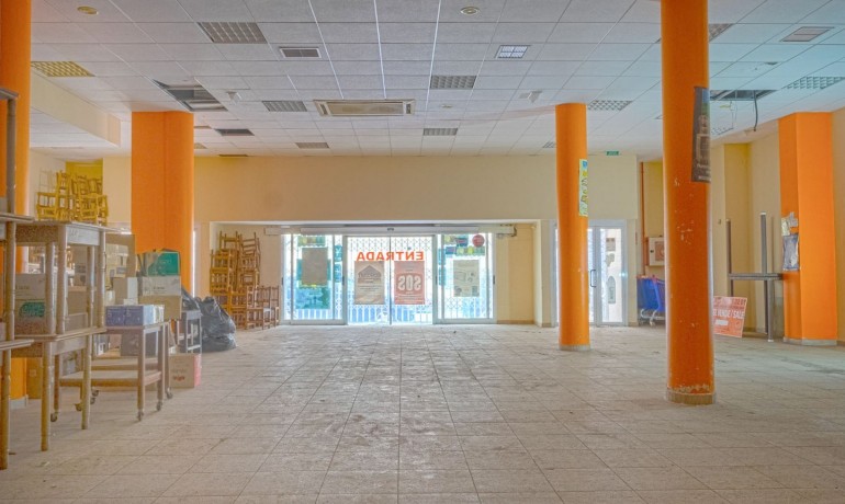 Revente - Commercial -
Torrevieja*