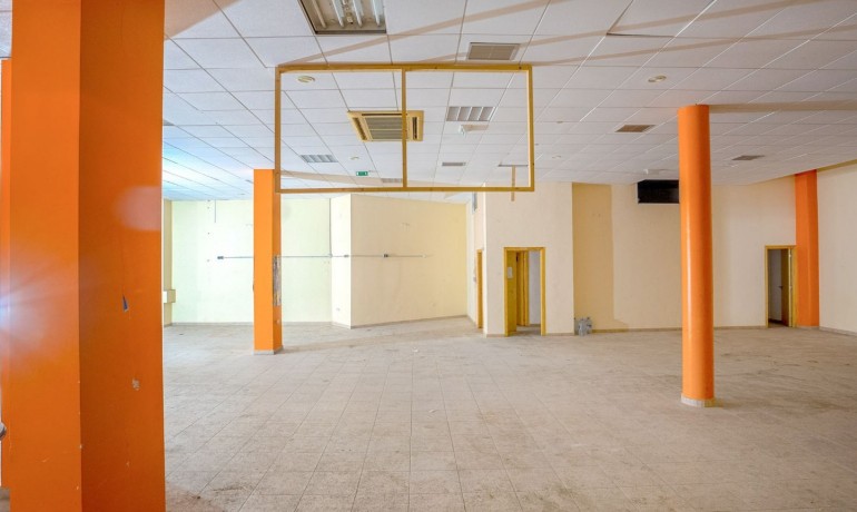 Revente - Commercial -
Torrevieja*