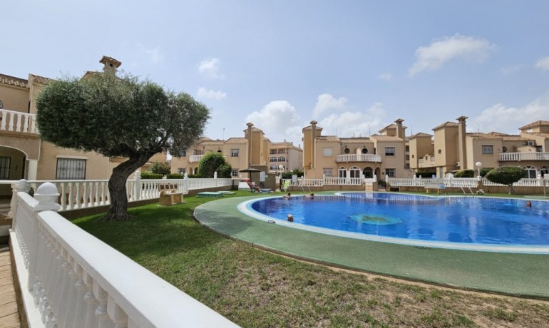 Revente - Villa -
Orihuela Costa