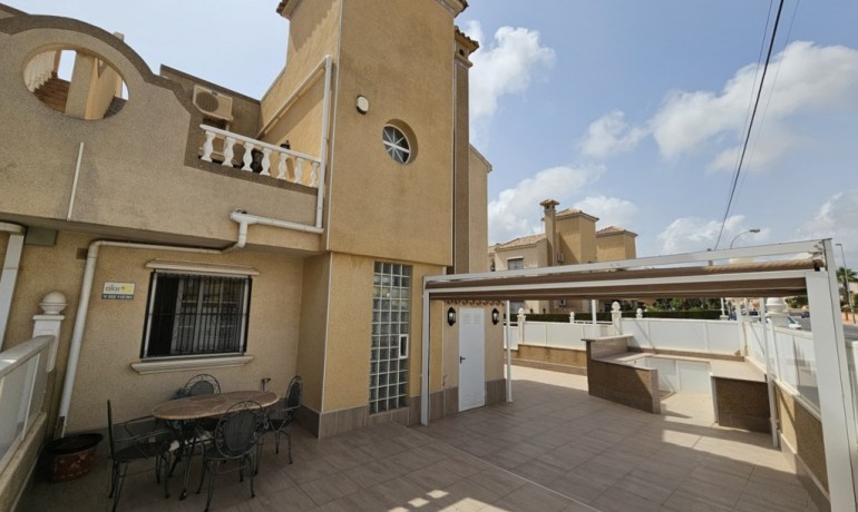 Revente - Villa -
Orihuela Costa