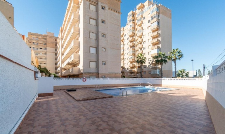 Sale - Apartment / Flat -
Torrevieja - Nueva Torrevieja