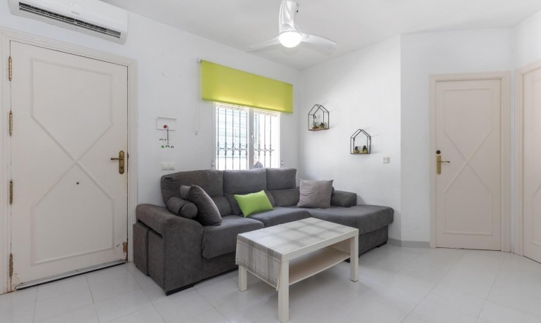 Sale - Townhouse -
Torrevieja - Los altos