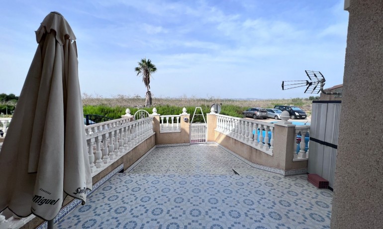 Sale - Apartment / Flat -
Torrevieja - El Limonar