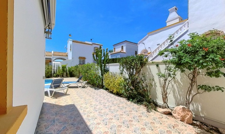 Sale - Villa -
Orihuela Costa* - Los Dolses*