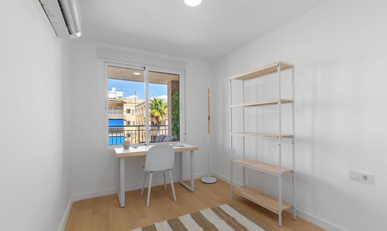 Herverkoop - Appartement / Flat -
Torrevieja* - Playa de los Náufragos*