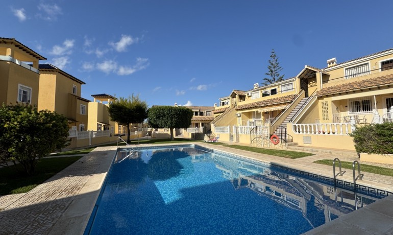 Sale - Apartment / Flat -
Orihuela Costa* - Villamartin*