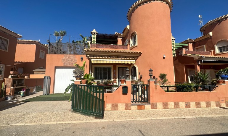 Herverkoop - Villa -
Orihuela Costa* - Playa Flamenca*