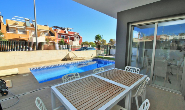 Herverkoop - Villa -
Orihuela Costa* - Villamartin*