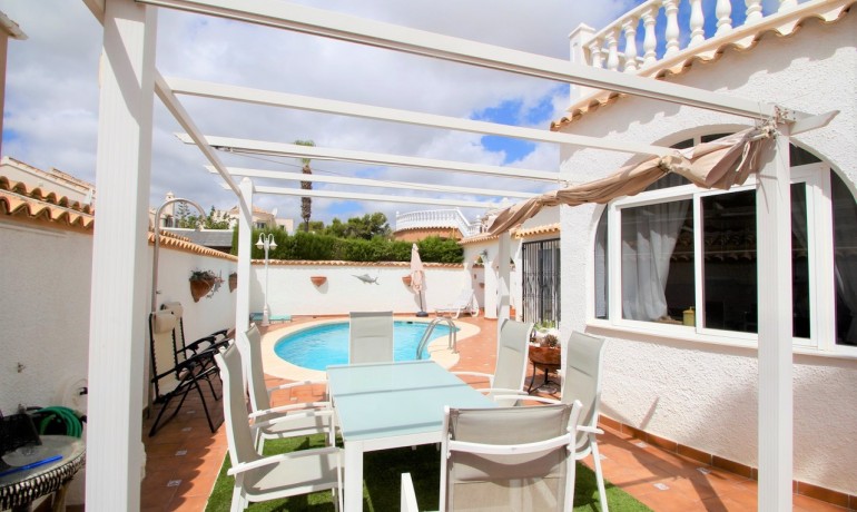 Sale - Villa -
Orihuela Costa* - Villamartin*