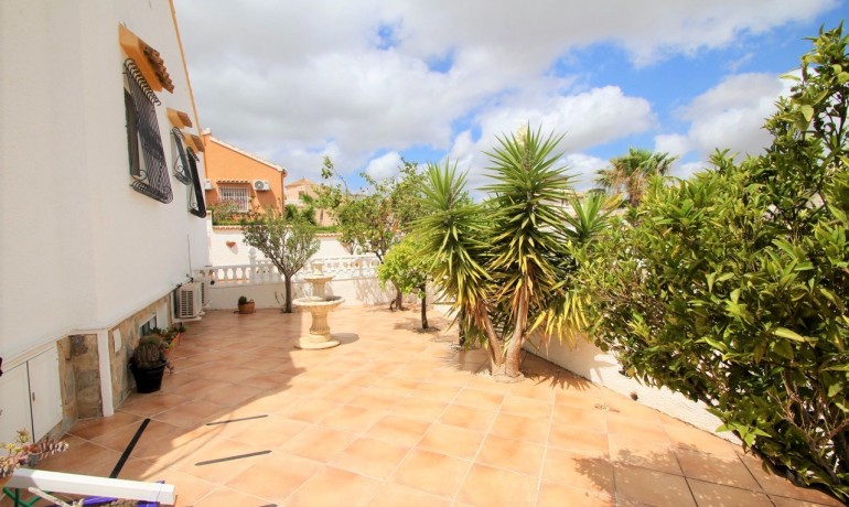 Sale - Villa -
Orihuela Costa* - Villamartin*