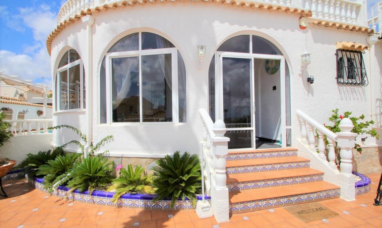 Sale - Villa -
Orihuela Costa* - Villamartin*