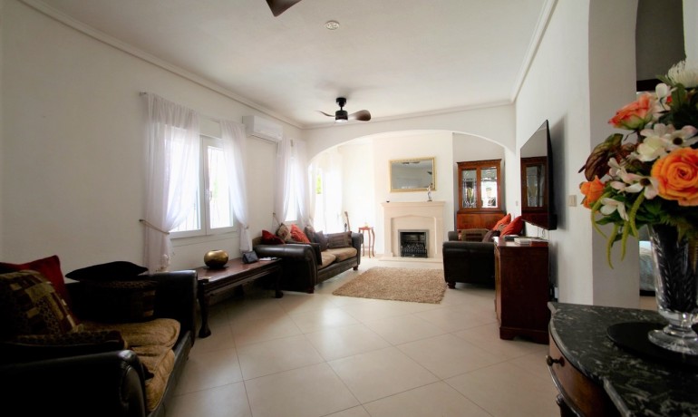 Sale - Villa -
Orihuela Costa* - Villamartin*