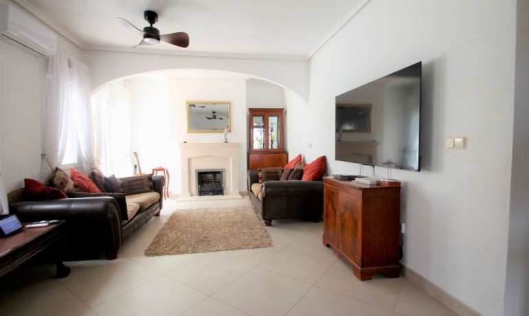 Sale - Villa -
Orihuela Costa* - Villamartin*