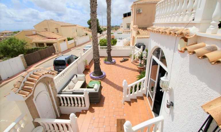 Herverkoop - Villa -
Orihuela Costa* - Villamartin*