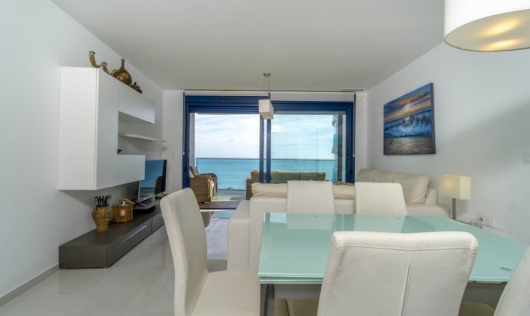 Sale - Apartment / Flat -
Torrevieja - Punta prima