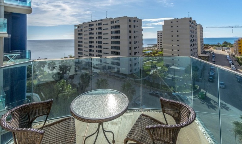 Sale - Apartment / Flat -
Torrevieja - Punta prima