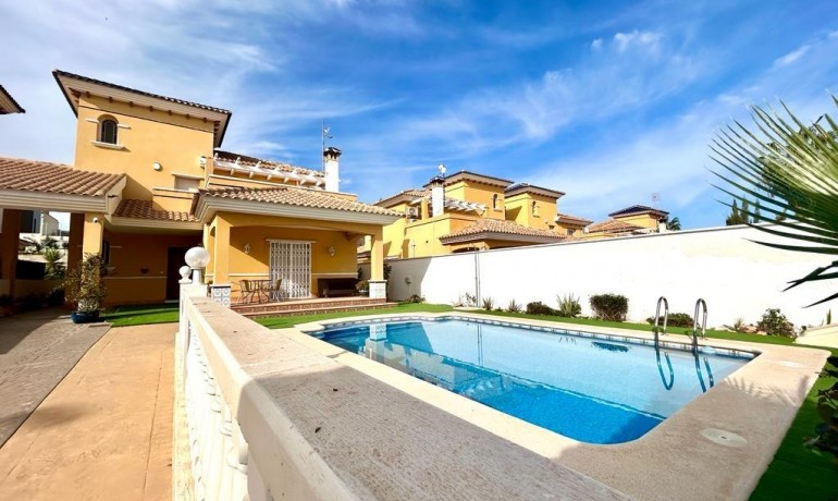 Herverkoop - Villa -
Orihuela Costa - Cabo Roig