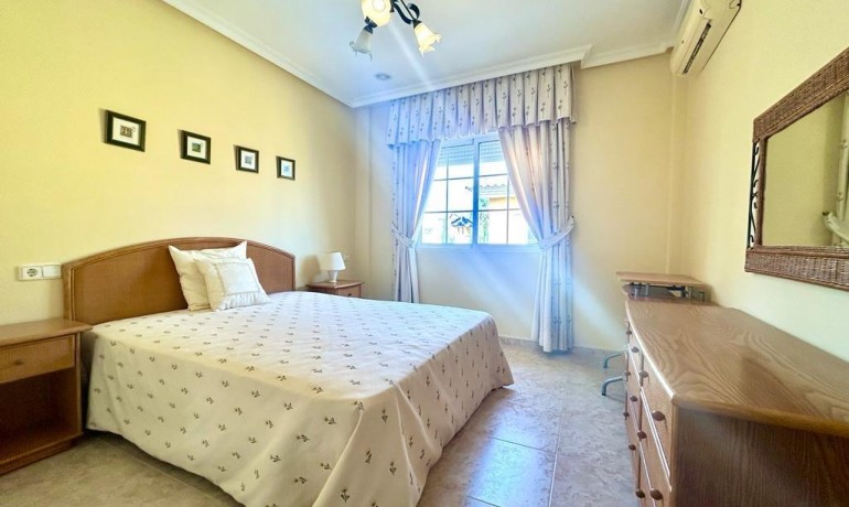 Sale - Villa -
Orihuela Costa* - Cabo Roig