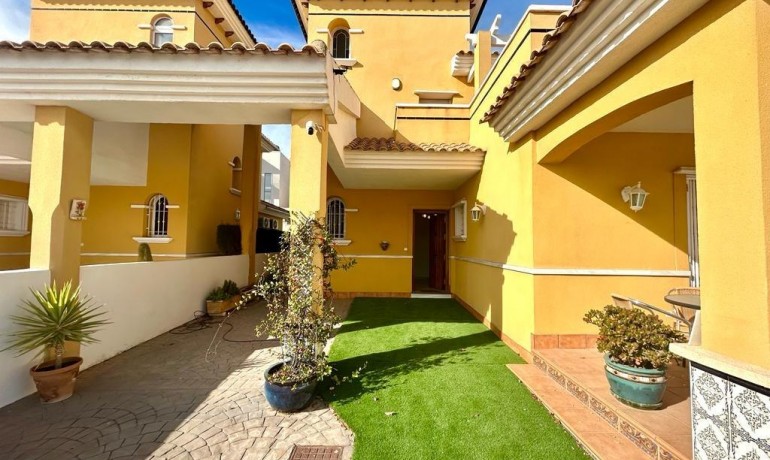 Sale - Villa -
Orihuela Costa* - Cabo Roig