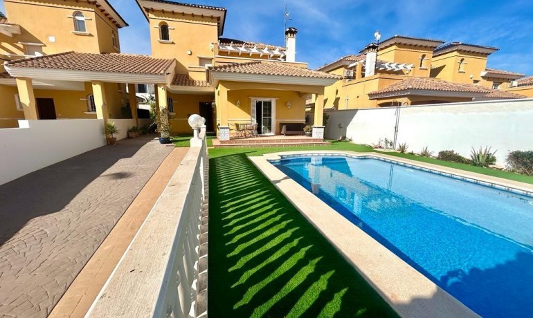 Herverkoop - Villa -
Orihuela Costa - Cabo Roig