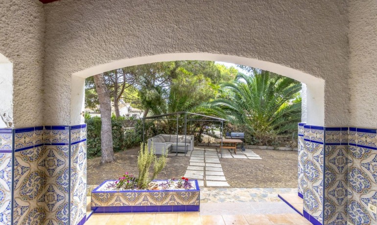 Sale - Villa -
Orihuela Costa - Punta Prima