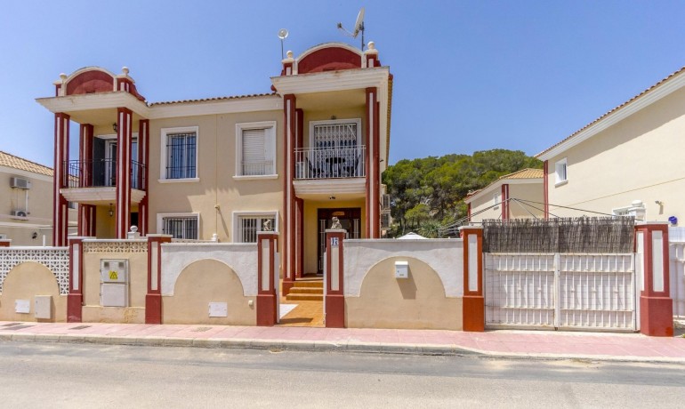 Herverkoop - Herenhuis -
Orihuela Costa - Campoamor