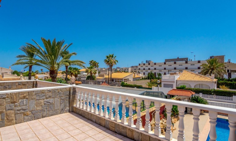 Revente - Villa -
Orihuela Costa - Campoamor