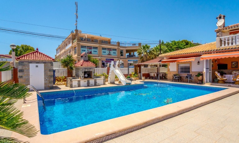 Sale - Villa -
Orihuela Costa* - Campoamor