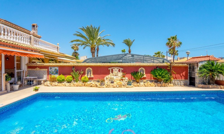 Revente - Villa -
Orihuela Costa - Campoamor