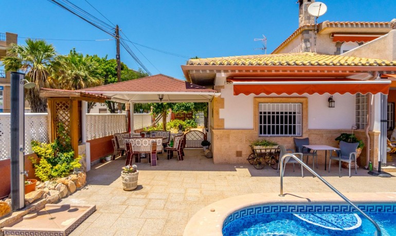 Sale - Villa -
Orihuela Costa - Campoamor