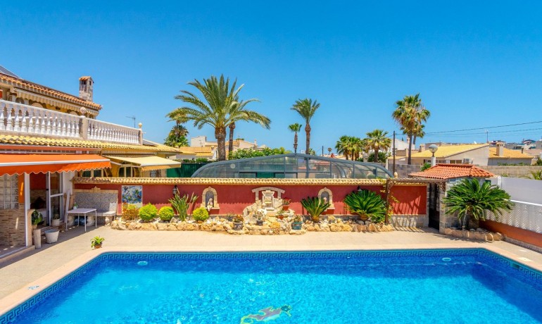 Sale - Villa -
Orihuela Costa* - Campoamor