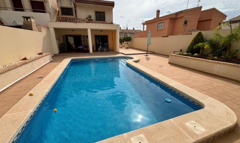 Revente - Villa -
Torrevieja Centro - Torrevieja