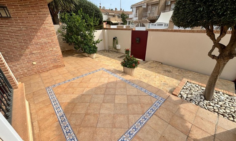 Revente - Villa -
Torrevieja Centro - Torrevieja