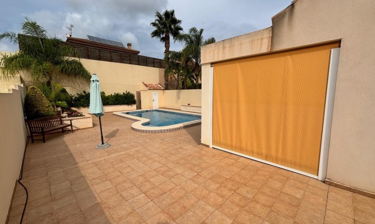 Sale - Villa -
Torrevieja Centro - Torrevieja