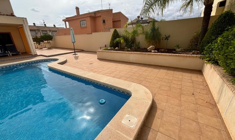 Revente - Villa -
Torrevieja Centro - Torrevieja