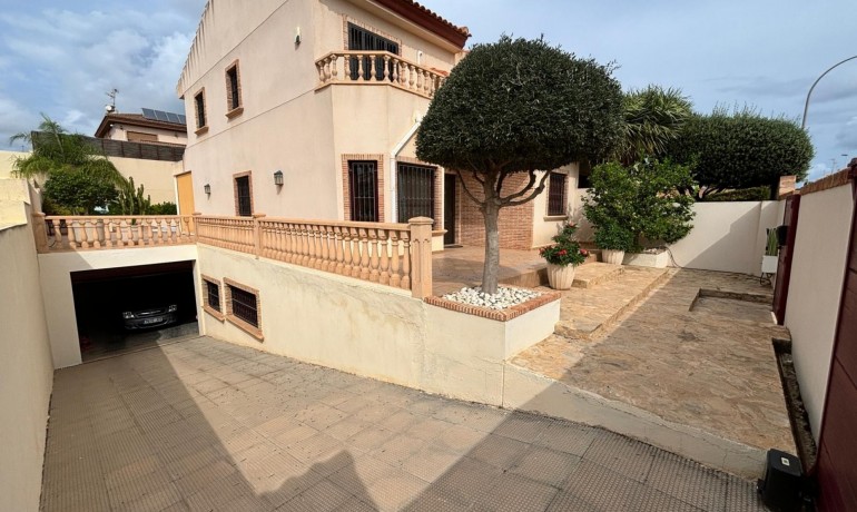 Herverkoop - Villa -
Torrevieja Centro - Torrevieja