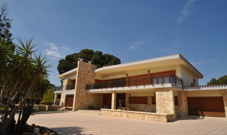 Sale - Villa -
Alicante* - Elda*