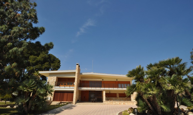 Sale - Villa -
Alicante* - Elda*