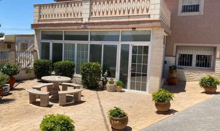 Sale - Finca / Country Property -
Alicante* - Monovar*