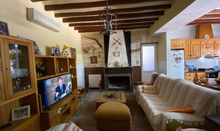 Sale - Finca / Country Property -
Alicante* - Monovar*