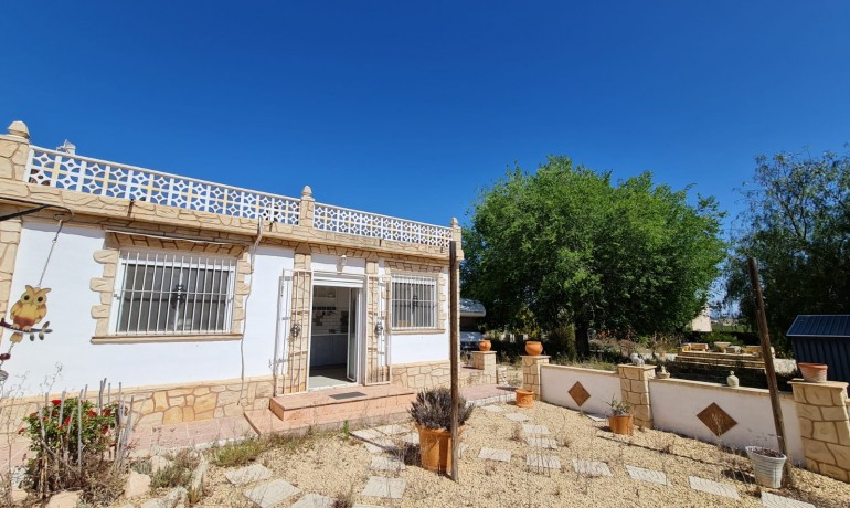 Sale - Villa -
Alicante* - Monovar*