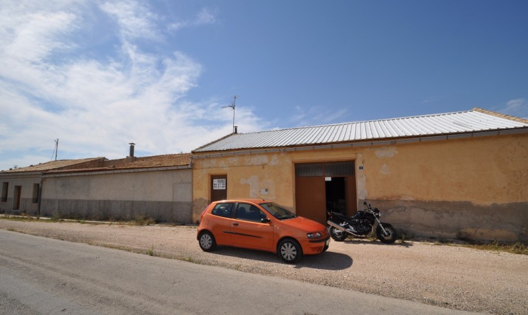 Revente - Finca / Propriété de campagne -
Pinoso*