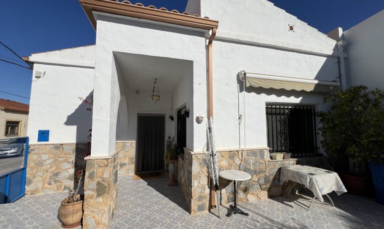 Sale - House -
Alicante* - Algueña*