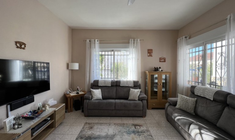 Sale - House -
Alicante* - Algueña*