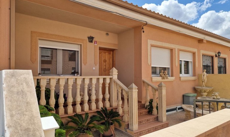 Sale - House -
Alicante* - Algueña*