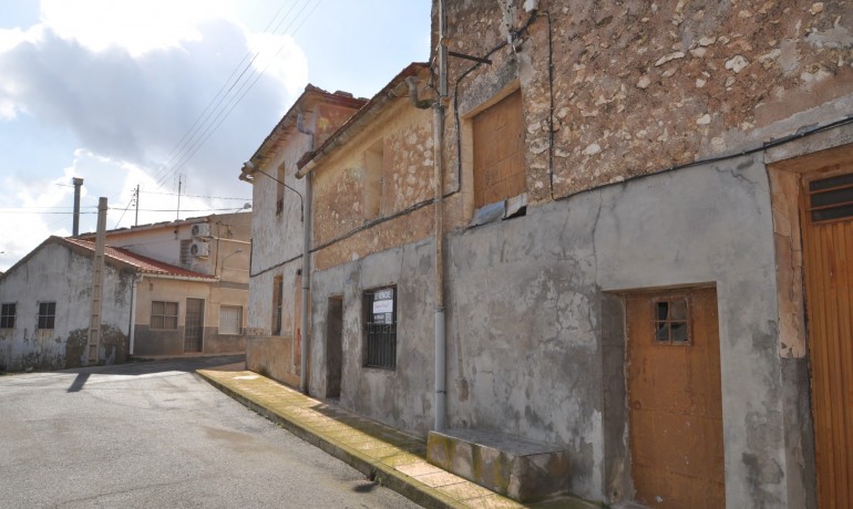 Sale - House -
Pinoso* - Culebron*