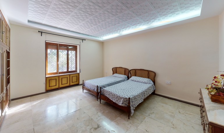 Sale - Villa -
Alicante* - Monovar*