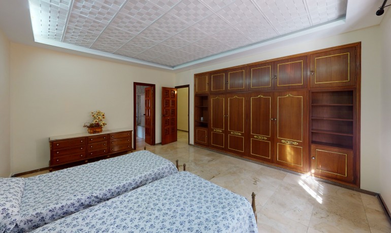 Sale - Villa -
Alicante* - Monovar*