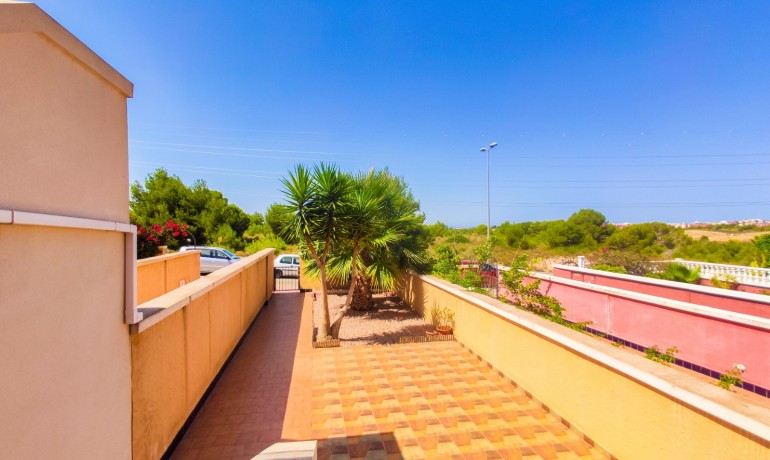 Sale - Apartment / Flat -
Orihuela Costa* - Villamartin*