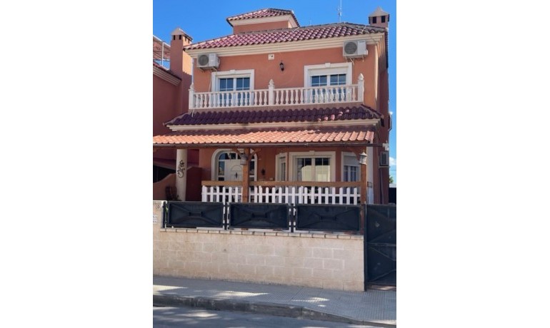 Sale - Villa -
Alicante* - Almoradi*